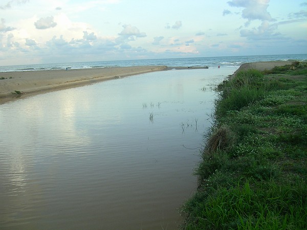 Riera dels Canyars de Gavà Mar (después de unas lluvias) 14 de septiembre de 2006
